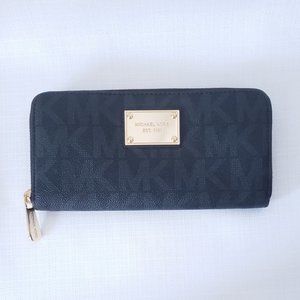 Michael Kors NWT Signature Logo Jet Set Item Black Wallet
